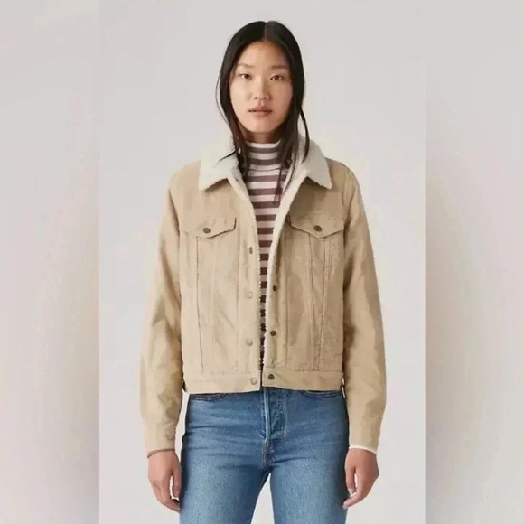 Levi's Jackets & Blazers - Levi’s original Sherpa corduroy trucker jacket, color - safari tan; size S